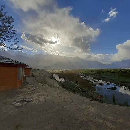 Отель Glamp Pakistan Katpana Скарду Экстерьер фото